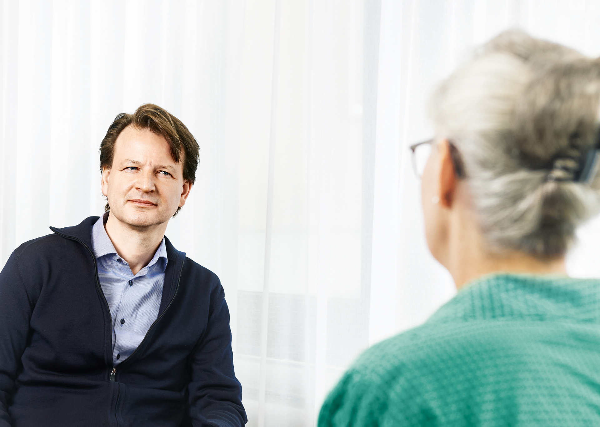 Psychiater im Gespräch mit einer Patientin